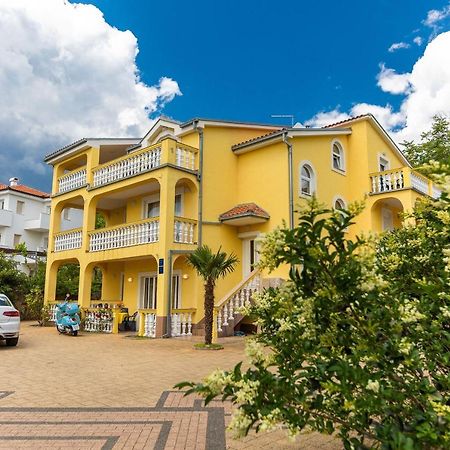 Apartments Artan Crikvenica Bagian luar foto