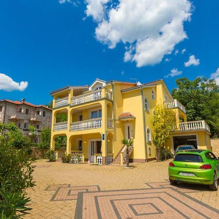 Apartments Artan Crikvenica Bagian luar foto
