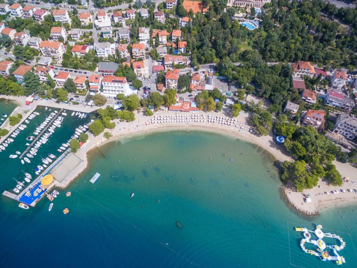 Apartments Artan Crikvenica Bagian luar foto