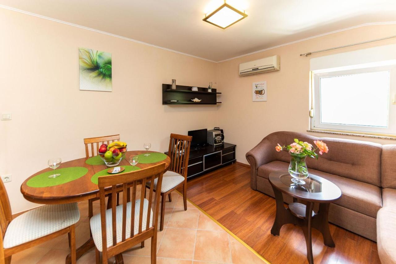 Apartments Artan Crikvenica Bagian luar foto