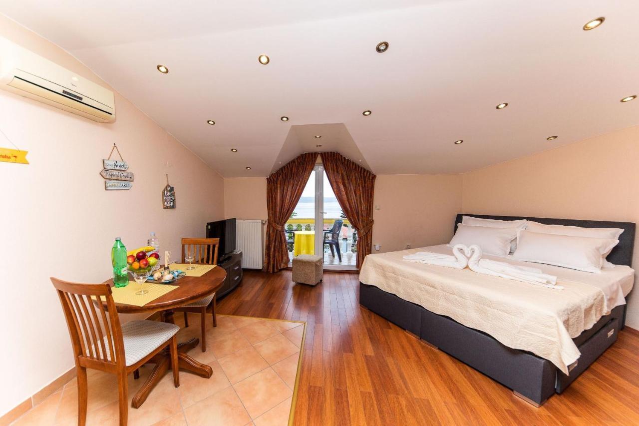 Apartments Artan Crikvenica Bagian luar foto