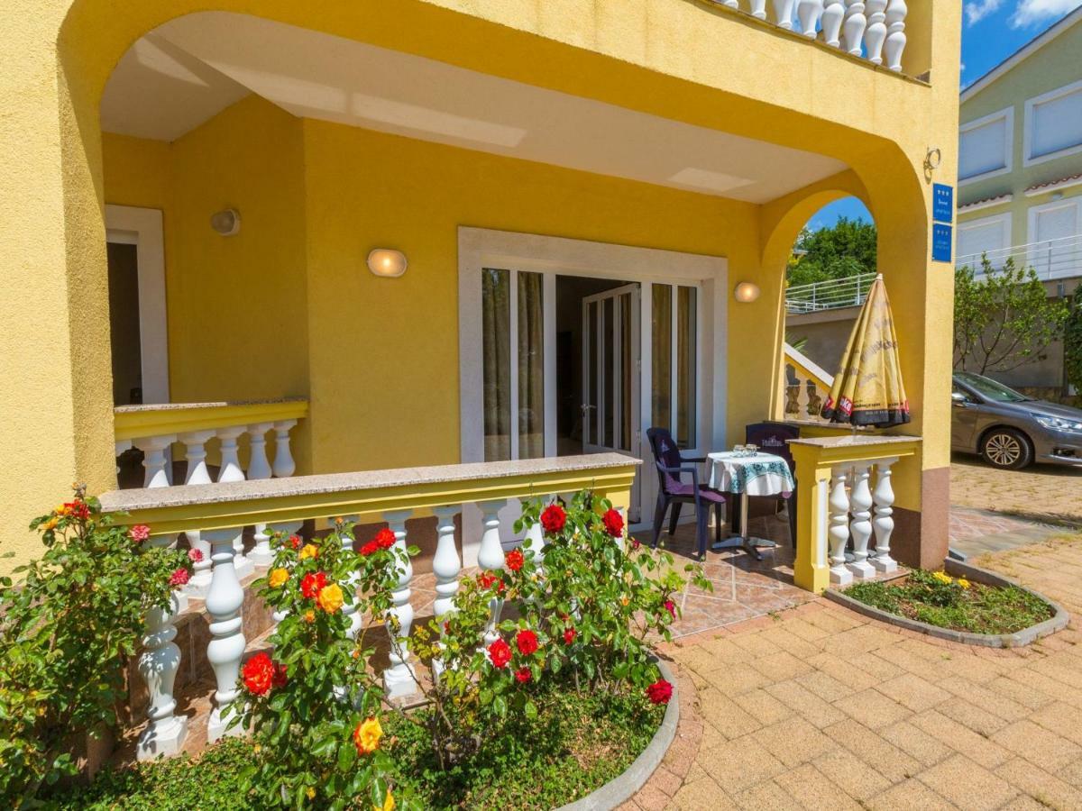 Apartments Artan Crikvenica Bagian luar foto