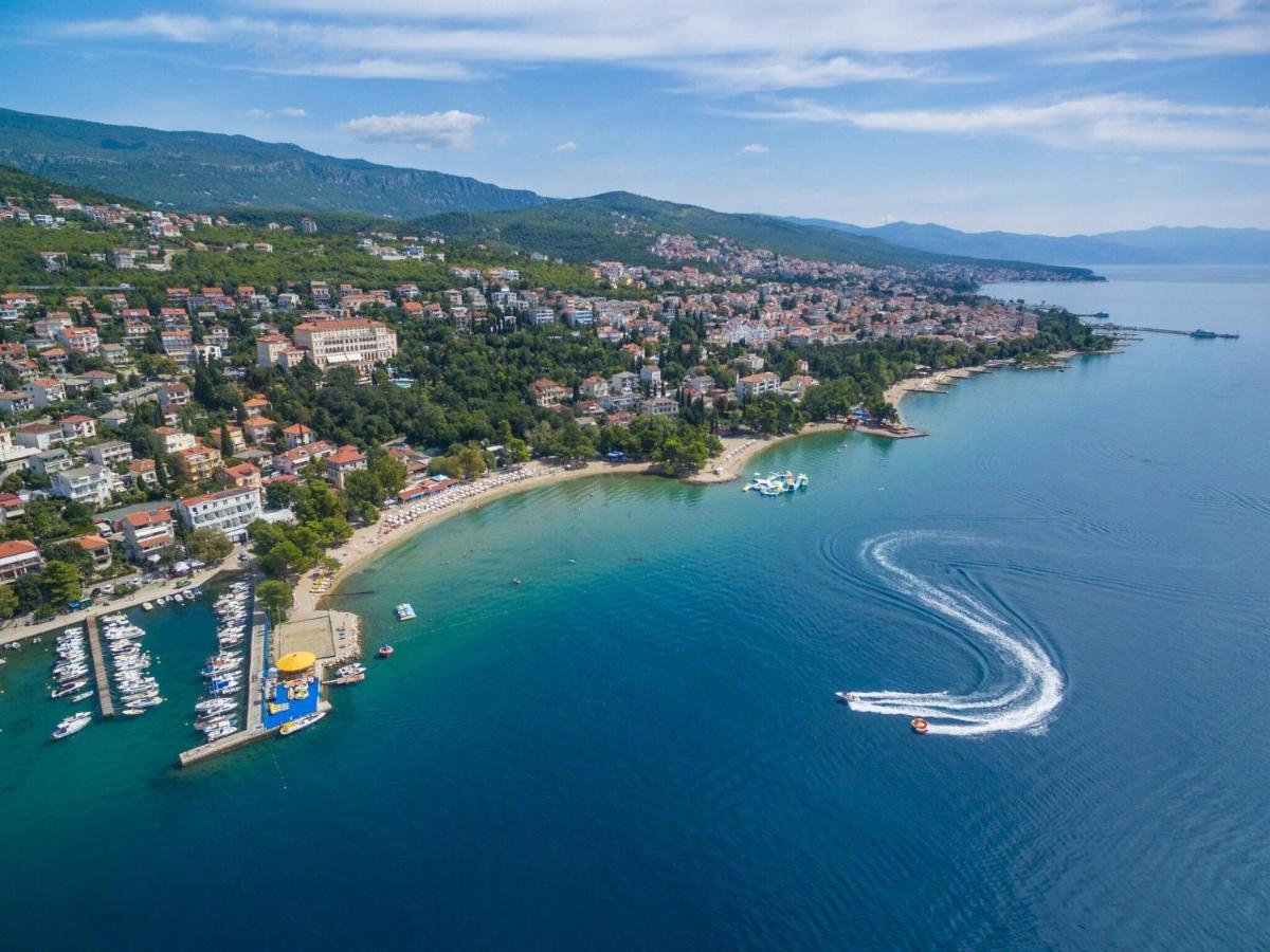 Apartments Artan Crikvenica Bagian luar foto