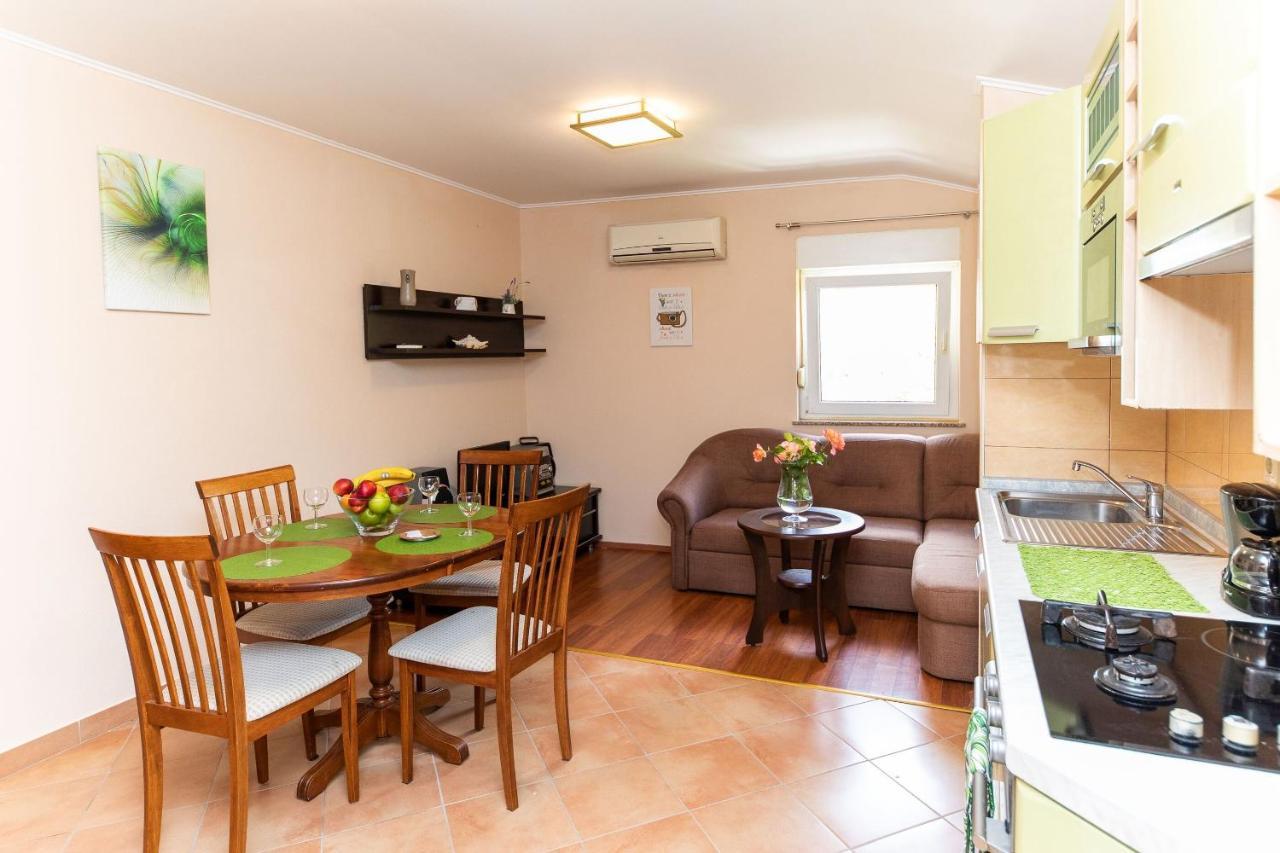 Apartments Artan Crikvenica Bagian luar foto